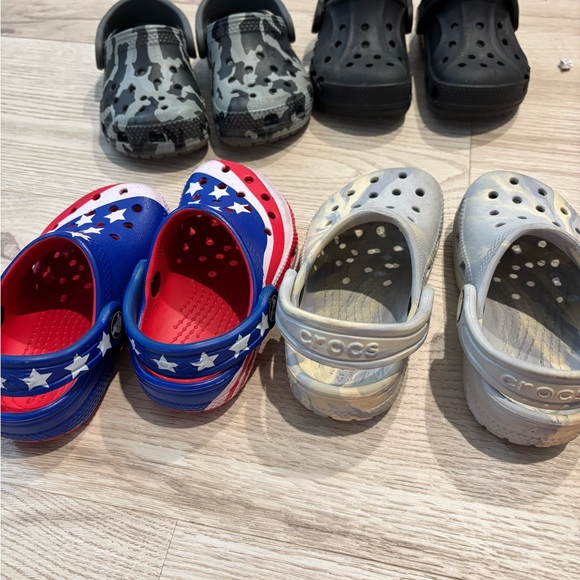 4 pairs of toddler crocs size 7 - Picture 3 of 4